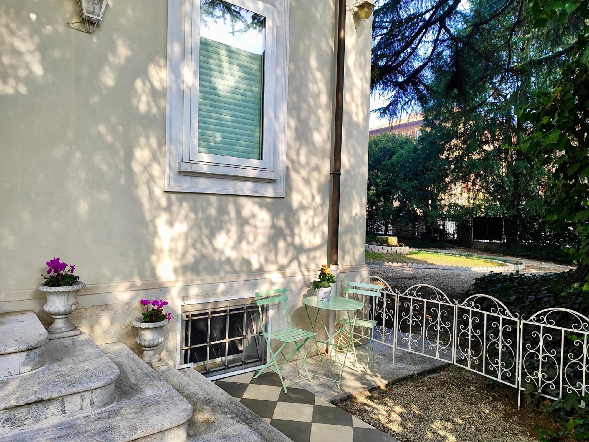 Casa Valli เรจโจเอมิเลีย ภายนอก รูปภาพ