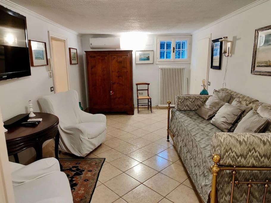 Casa Valli เรจโจเอมิเลีย ภายนอก รูปภาพ