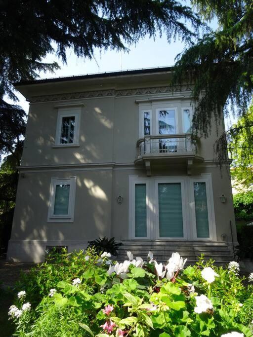 Casa Valli เรจโจเอมิเลีย ภายนอก รูปภาพ