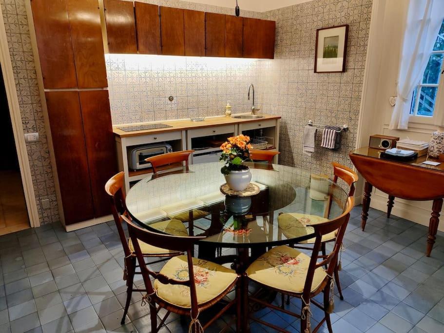 Casa Valli เรจโจเอมิเลีย ภายนอก รูปภาพ