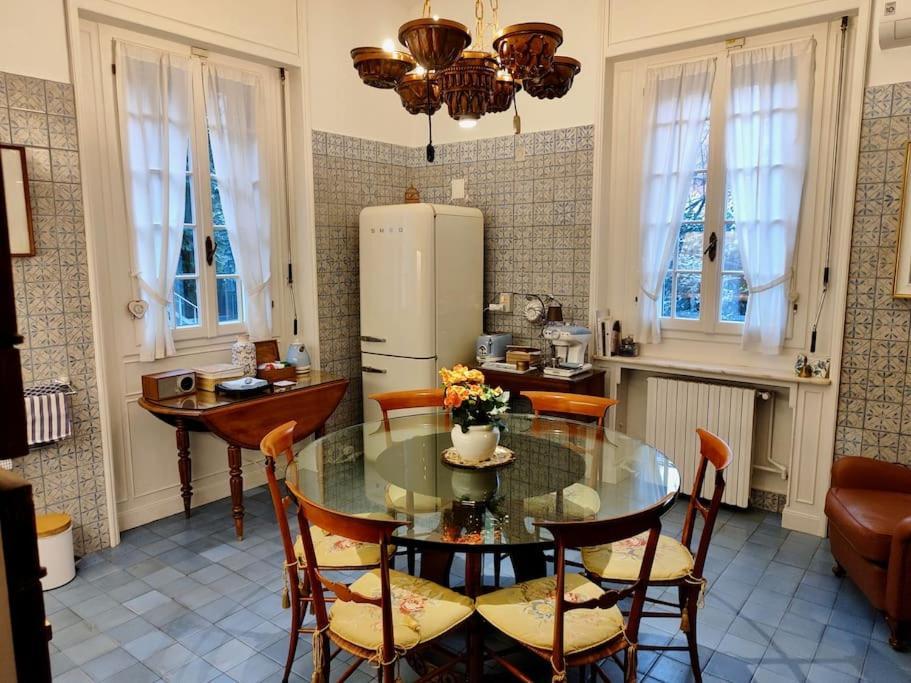 Casa Valli เรจโจเอมิเลีย ภายนอก รูปภาพ