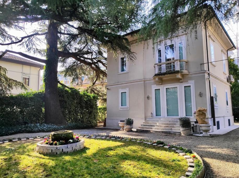 Casa Valli เรจโจเอมิเลีย ภายนอก รูปภาพ