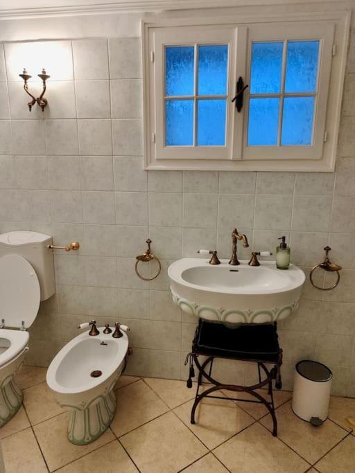 Casa Valli เรจโจเอมิเลีย ภายนอก รูปภาพ
