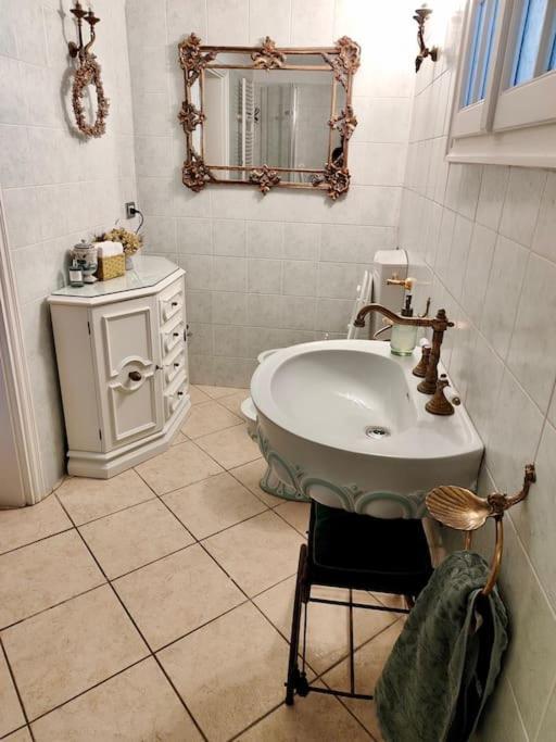 Casa Valli เรจโจเอมิเลีย ภายนอก รูปภาพ