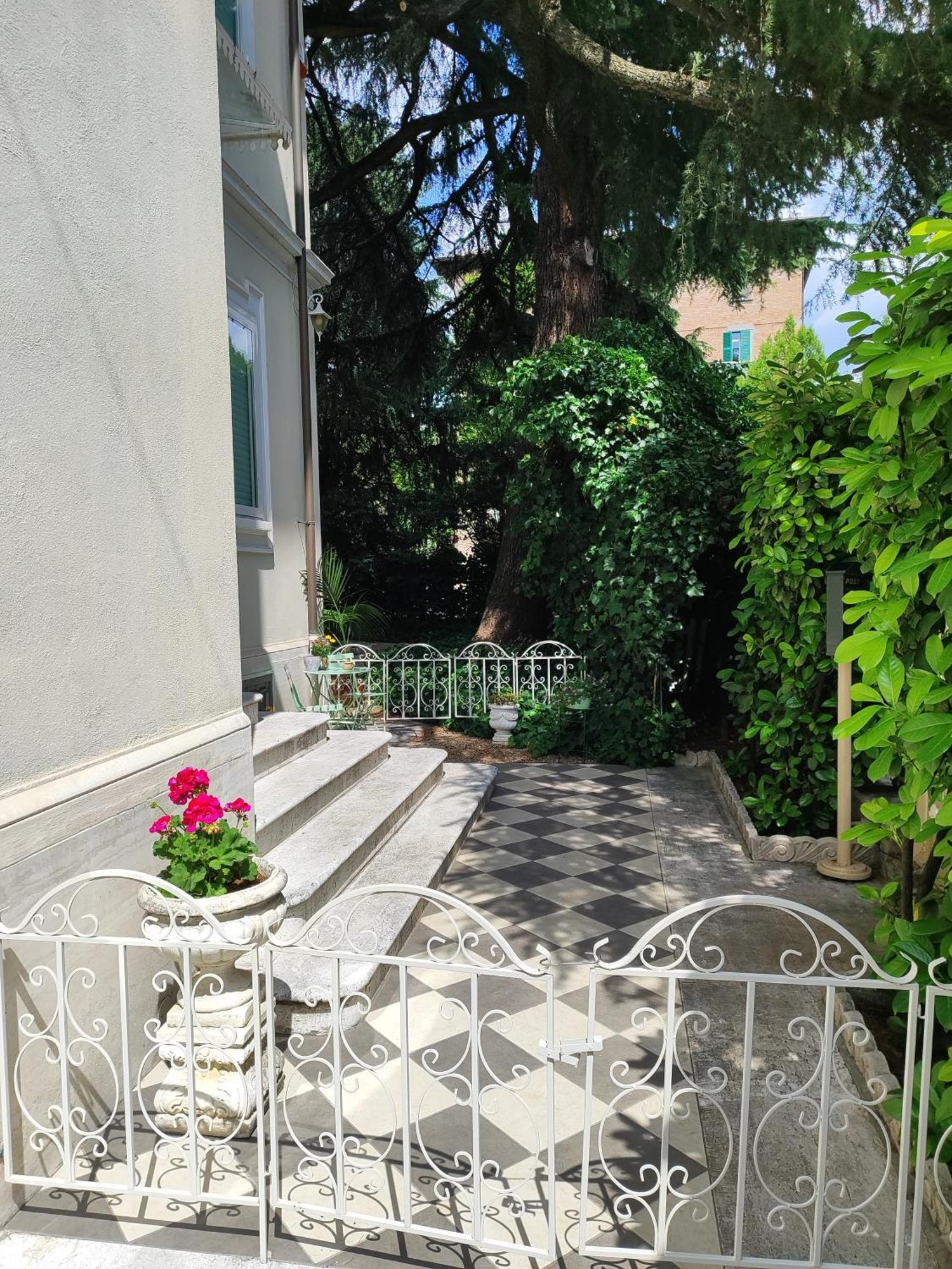 Casa Valli เรจโจเอมิเลีย ภายนอก รูปภาพ