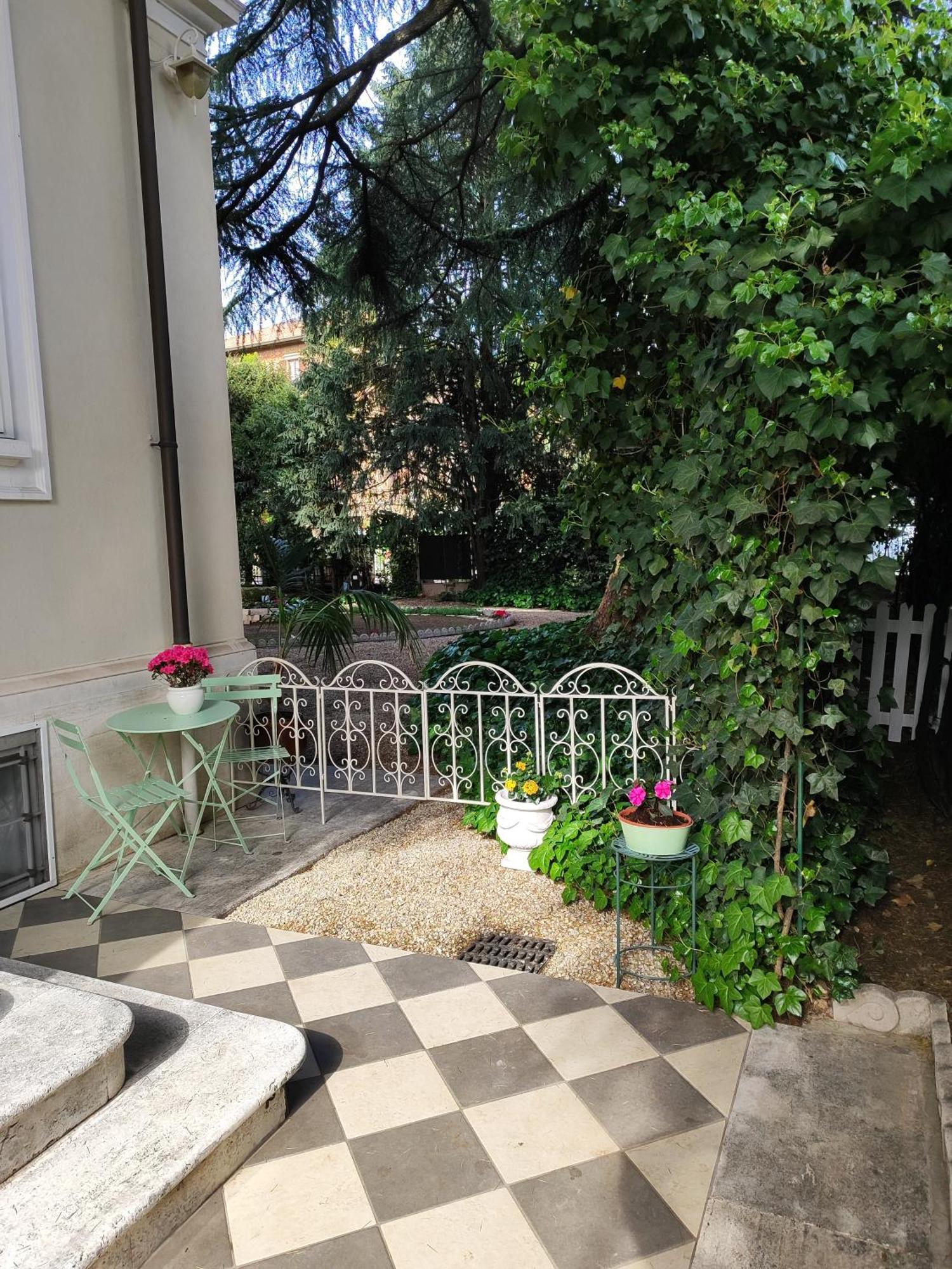 Casa Valli เรจโจเอมิเลีย ภายนอก รูปภาพ